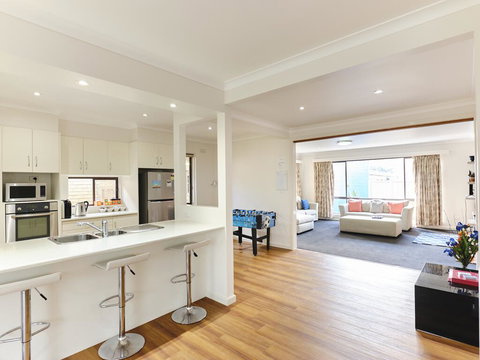 Skymirror Villa - Go Out 3