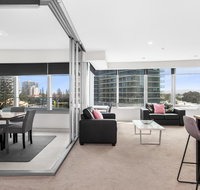 Sleek Q1 Suite in the Heart of Surfers Paradise - Pubs and Clubs