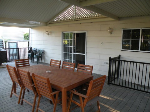 Smith Street Villa Naracoorte - Pubs and Clubs 1