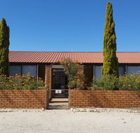 Smoky Bay Holiday House - Pubs and Clubs