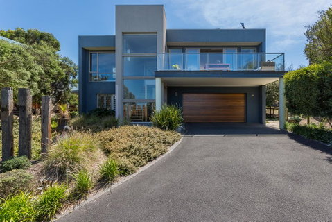 Sophisticated Contemporary Coastal Living With Sweeping Views In Cape Schanck - Pubs and Clubs 2