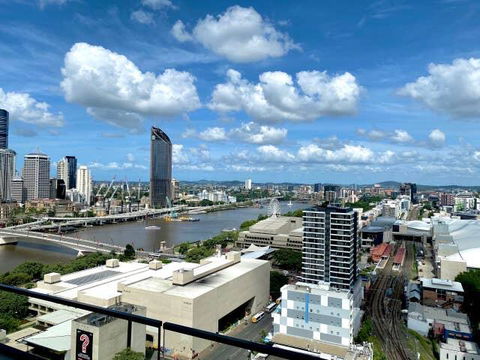 South Bank Riverside Sub Apartment - Go Out 1
