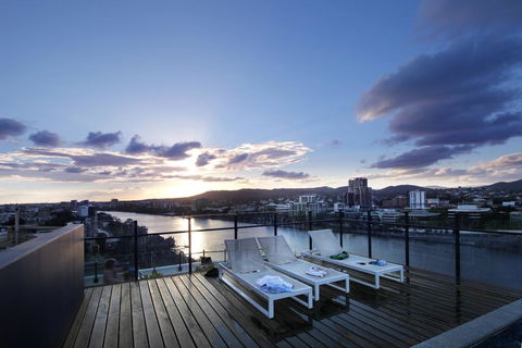 South Brisbane Residence - Go Out 0