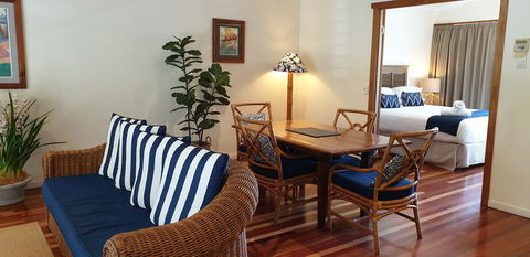 South Pacific Resort & Spa Noosa - Pubs and Clubs 1