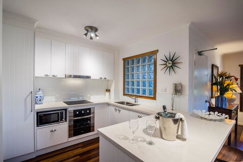 South Pacific Resort & Spa Noosa - Pubs and Clubs 0