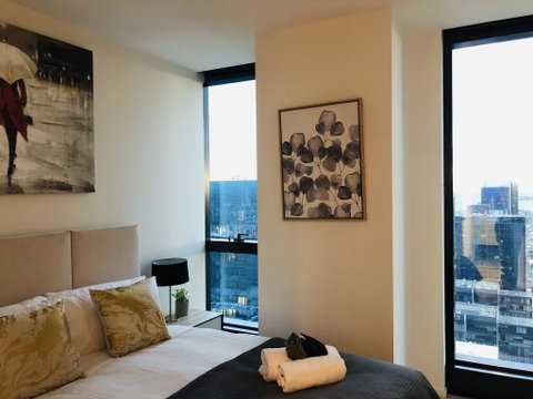 Southbank Stylish Apt With CBD View (La Maison) - Go Out 1