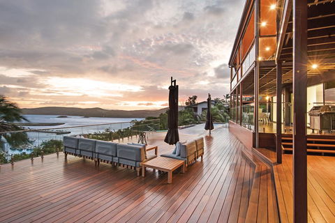 Southwinds On Hamilton Island - Pubs and Clubs 0