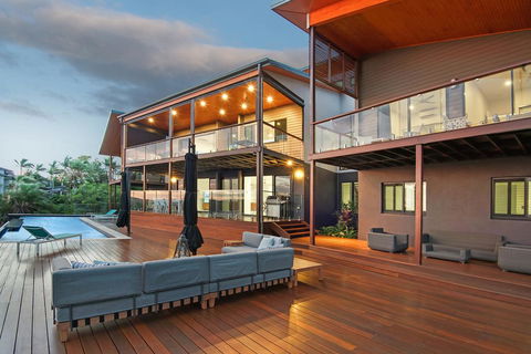 Southwinds On Hamilton Island - Pubs and Clubs 2