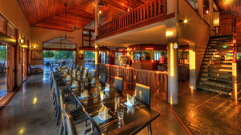 Sovereign Resort Hotel - Pubs and Clubs 3