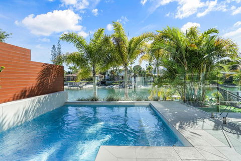 Space & Seclusion On The Water, Noosa Heads - Pubs and Clubs 2