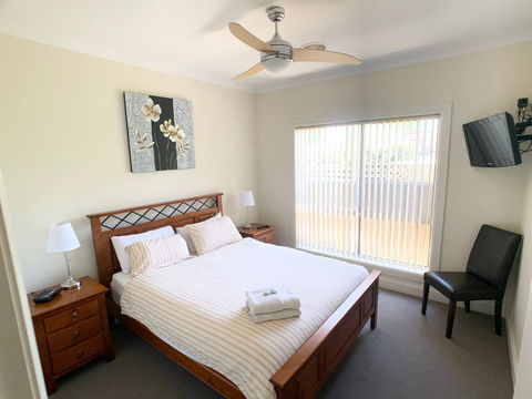 Spacious 2 Bed, 2 Bath Villa - Central Location - Quiet - Pubs and Clubs 2