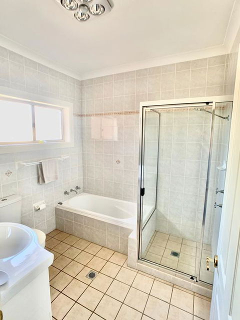Spacious 2 Bed, 2 Bath Villa - Central Location - Quiet - Pubs and Clubs 3
