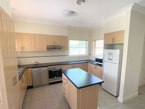 Spacious 2 Bed, 2 Bath Villa - Central Location - Quiet - Pubs and Clubs 1