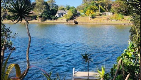 Spacious 2 Bedroom Beach Side Apartment - Close To Shopping Centre With Coles, Health Food Shop, Sushi, Pizza, Cafes, Hairdresse - Pubs and Clubs 0