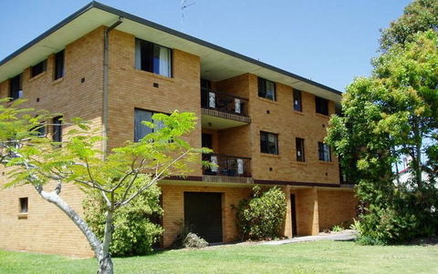 Spacious 2 Bedroom Beach Side Apartment - Close To Shopping Centre With Coles, Health Food Shop, Sushi, Pizza, Cafes, Hairdresse - Pubs and Clubs 1