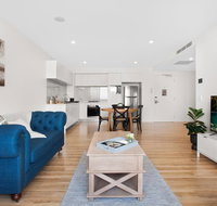Spacious and Artfully Designed Apartment in Surfers - Pubs and Clubs