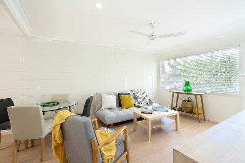 Spacious And Bright Apartment Minutes To The Beach - Pubs and Clubs 0