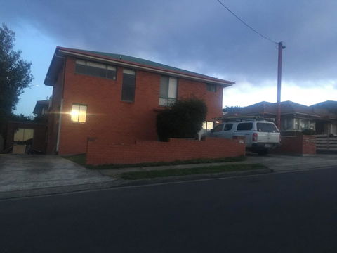 Spacious And Central To CBD - Pubs and Clubs 3