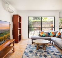 Spacious Home in the Heart of Avalon Beach - Go Out