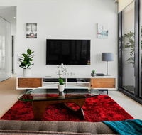 Spacious luxury 3Br Top Location  WiFi Gym Pool - Go Out
