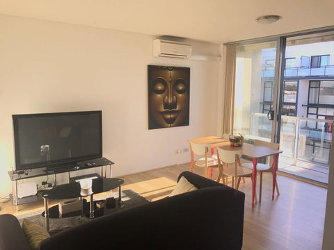 Spacious One Bedroom Apartment In Marrickville - Pubs and Clubs 0