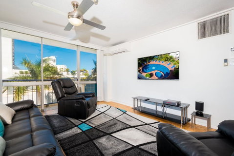 SPACIOUS RESORT STYLE APARTMENT And PARKING INC - Pubs and Clubs 3