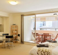 Spacious Studio by the Beach in Manly - Go Out