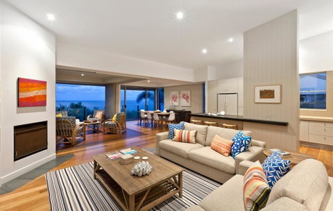 Spacious With Surf Views, Sunshine Beach - Go Out 2