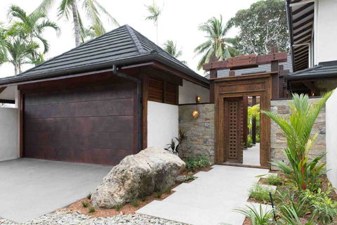 Spice At Oak Award Winning Luxury Absolute Oceanfront House Oak Beach Near Port Douglas - Pubs and Clubs 3