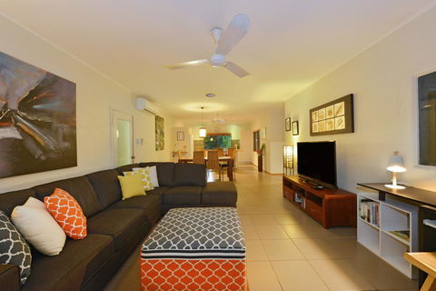 Spinnaway At Port Douglas - Pubs and Clubs 2