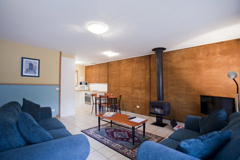 Split Point Cottages - Go Out 3