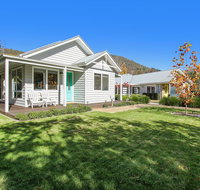Spring Home - Our Place at Bright - Pubs and Clubs