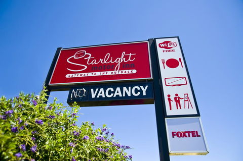 Starlight Motor Inn - Pubs and Clubs 1