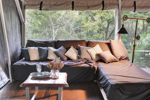 Starry Nights Luxury Camping - Pubs and Clubs 1