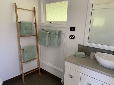Stephanies Country Cottages - Pubs and Clubs 3
