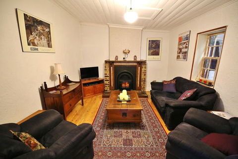 Stonewall Cottage - Pubs and Clubs 2