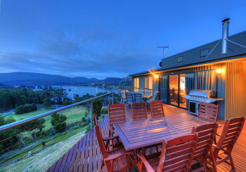 Storm Bay B&B - Pubs and Clubs 0