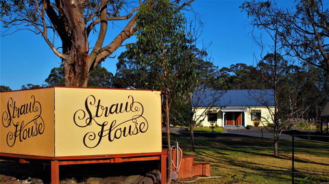 Straw House B And B - Pubs and Clubs 0