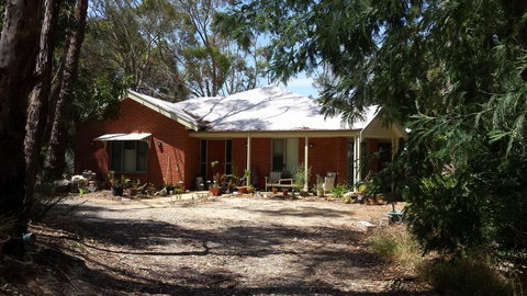 Stringybark Hills Retreat - Pubs and Clubs 2