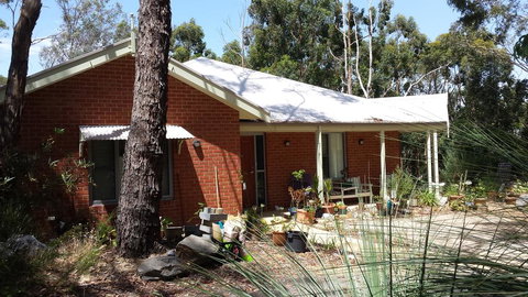 Stringybark Hills Retreat - Pubs and Clubs 1
