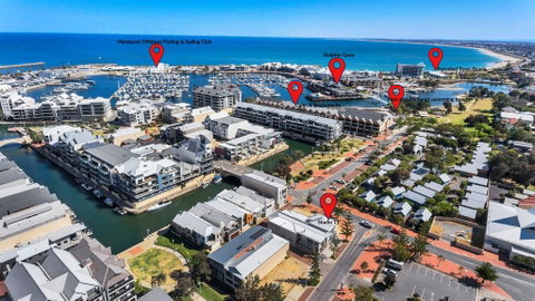 Studio 11 Mandurah Marina - Pubs and Clubs 0