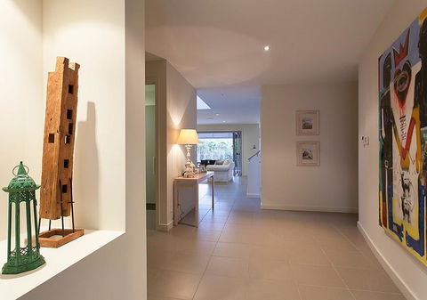Stunning Beachside Home Minutes From Coolum Beach - Pubs and Clubs 2
