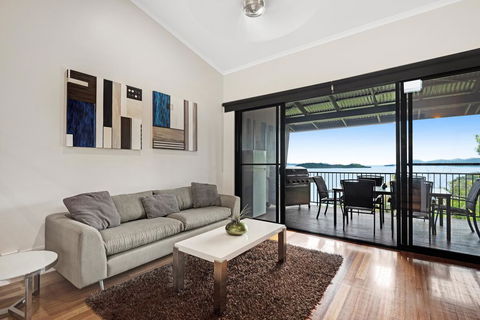Stunning Panorama Apartments - Pubs and Clubs 2