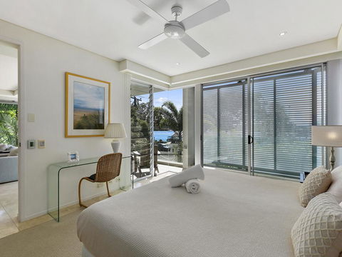 Stunning Riverfront Apartment In Noosaville - Unit 2 Wai Cocos 215 Gympie Terrace - Pubs and Clubs 1