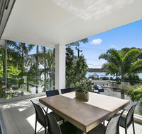 Stunning Riverfront Apartment in Noosaville - Unit 2 Wai Cocos 215 Gympie Terrace - Pubs and Clubs