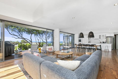 Stunning Seaviews, Sunshine Beach - Pubs and Clubs 1