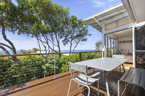 Stunning Seaviews, Sunshine Beach - Pubs and Clubs 3