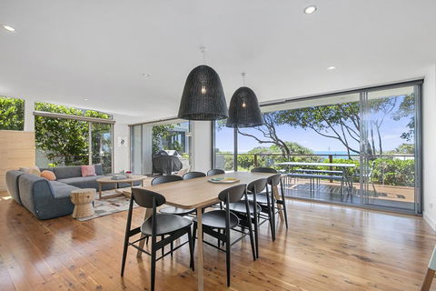 Stunning Seaviews, Sunshine Beach - Pubs and Clubs 2