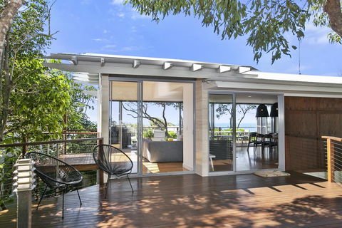 Stunning Seaviews, Sunshine Beach - Pubs and Clubs 0