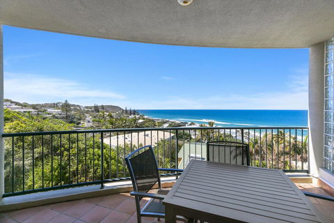 Stunning Top Floor Sunshine Beach Getaway! Unit 7 Vista Pacific 12 Bryan Street - Pubs and Clubs 0
